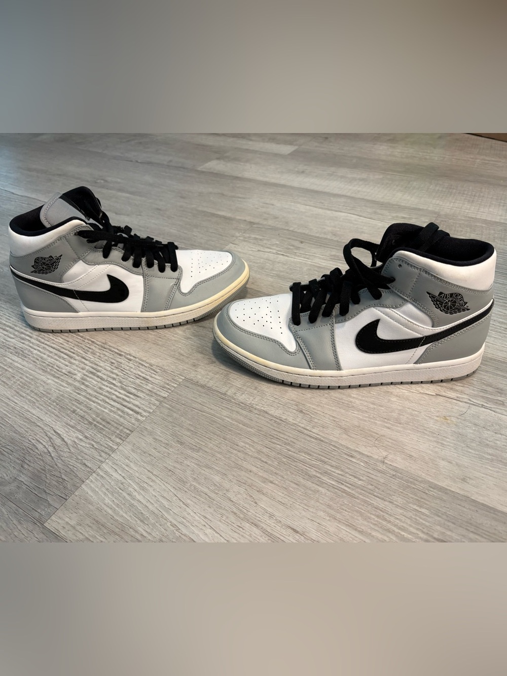 Nike Air Jordan 1 Mid "Light Smoke Grey" Sneakers Sz 8